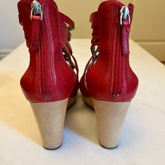 Ecco Red Strappy Wedge Sandals NWOT - Picture 4 of 6